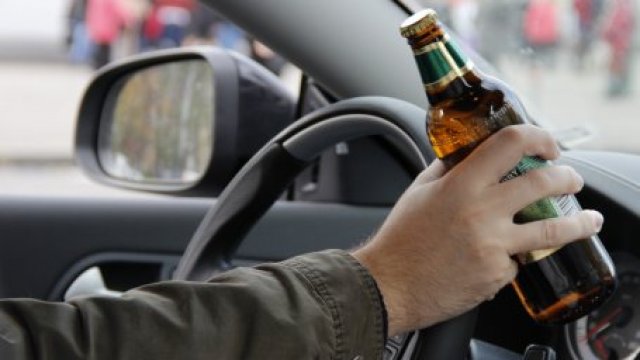 Выпьем за проезд: водитель микроавтобуса хотел выйти в рейс «под градусом»
