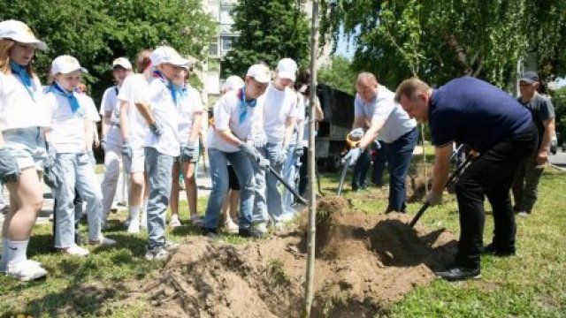Северо-западный район Ставрополя пополнился почти 50 новыми саженцами