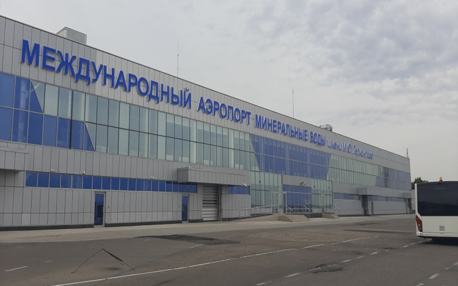 На новогодних праздниках дебошир сломал руку бортпроводнику